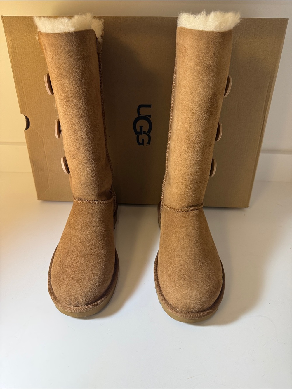 Brand New UGG Bailey Button Triplet II Boots (IOB) - Size 8